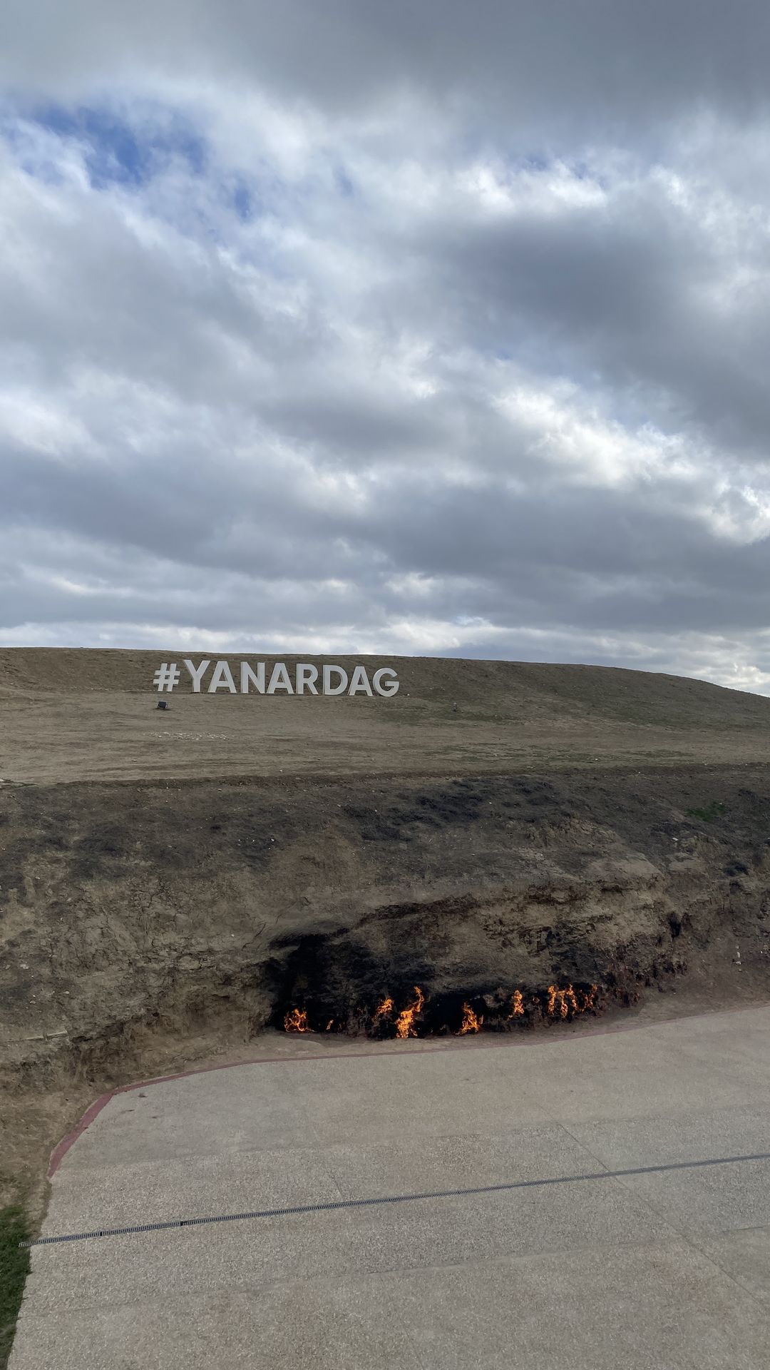 Yanar Dag: la Montagna dal fuoco perenne in Azerbaijan